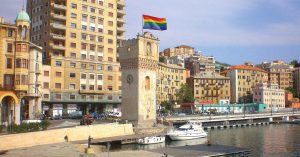 Sindaco di Savona trascrive la seconda mamma. Arcigay Savona: atto importante e coraggioso, oggi in piazza